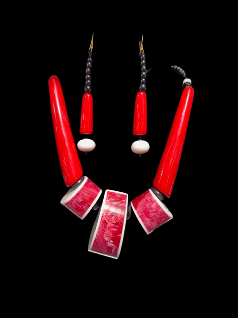 EXOTIC NECKLACE
